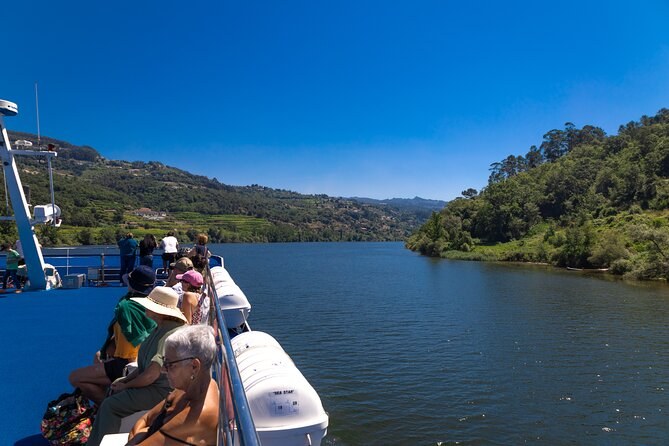 Douro Valley and Régua Panoramic Cruise with Lunch from Porto